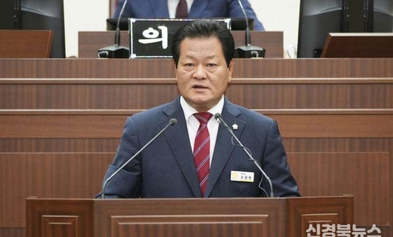 안동시 손모의원 대구고등법원 안동시의회 즉시항고의 결정 기각처분에 대하여 손모의원은 억울함을 표시 대법원에 재항고하여 다툰다고 하였다.