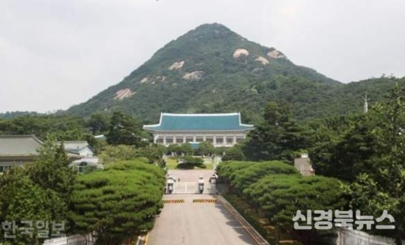 대통령재산 49억원. 조희대대법원장 18억원. 삼겅전자니재용회장이재용30조 등 고위공작자 1903명 전격 재산 공개를 하였다.