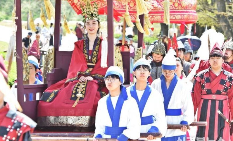 경주 동부사적지서 ‘신라 선덕여왕 첨성대에 행차하다’ 행사 개최