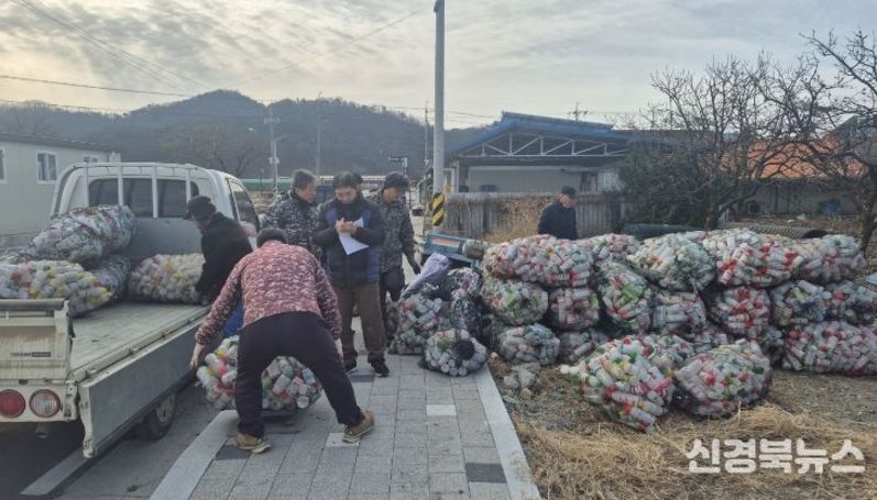 버려진 농약공병, 농촌 환경을 지키다..청도군 농촌지도자청도군연합회, 농약공병 수거 활동