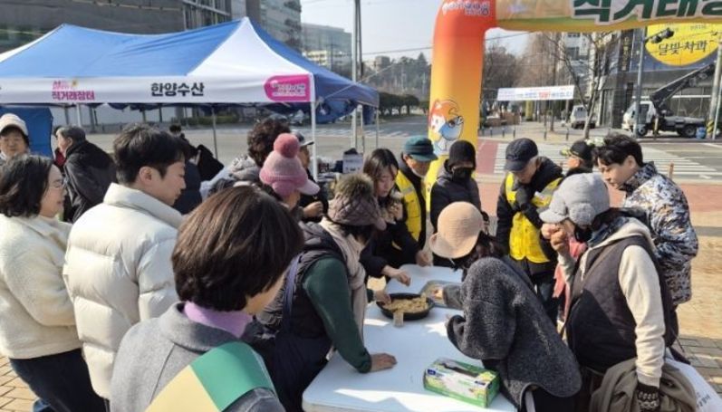 포항시, 시청 광장서 설맞이 직거래장터 운영…우수 농특산물 한자리에