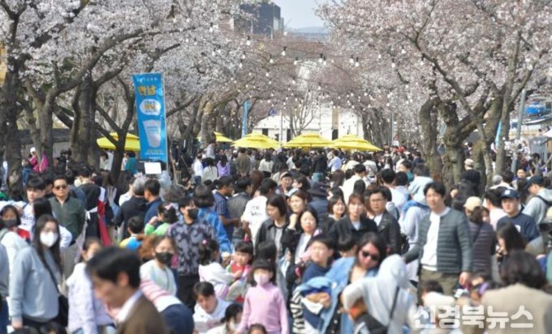 ‘경주 대릉원 돌담길 축제’ 4월 개막…주·야간 체험 프로그램 풍성