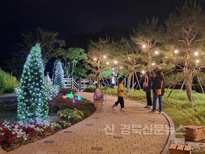 [크기변환]0529 『안동시립중앙도서관 야간산책』 성황리에 마무리 (2)-야외정원.jpg