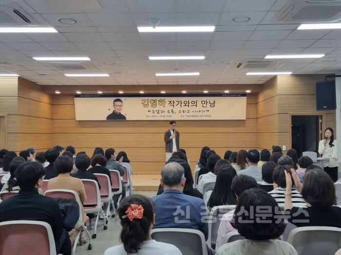 [크기변환]0529 『안동시립중앙도서관 야간산책』 성황리에 마무리 (3)-작가와의 만남.jpg