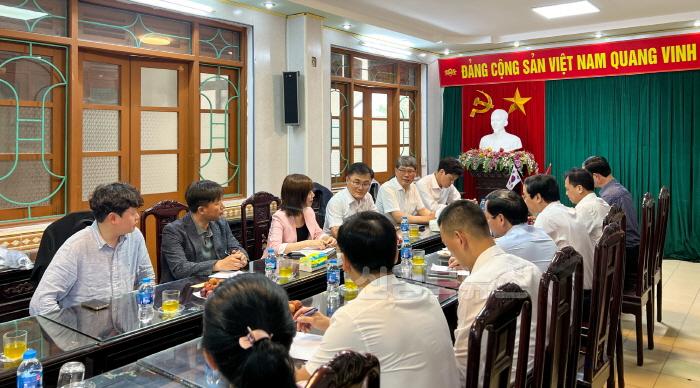 [크기변환]영주-1-2 노동보훈사회부 방문 협의 모습.jpg