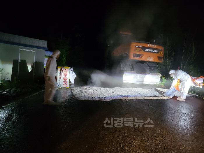 [크기변환][사진] 영천시, 아프리카돼지열병 확산 차단을 위한 방역 조치에 총력(방역3).jpg