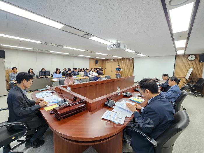 [크기변환]2._자치경찰_위원회_회의_장면1.jpg