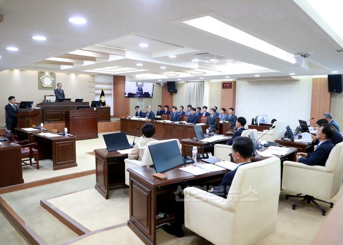 [크기변환]1-3 사진(제292회 제1차 정례회 폐회).jpg