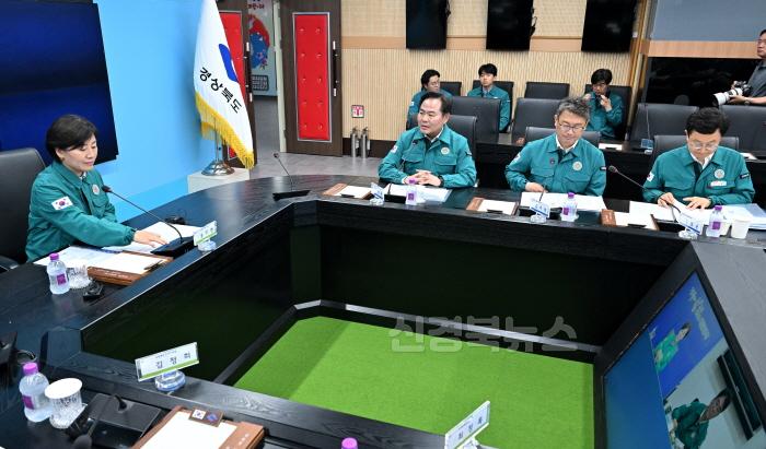 [크기변환]1._6.21_농림부장관_ASF_방역실태_영상회의(행정부지사)2.jpg