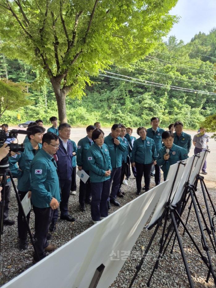 [크기변환](상주시 축산과)송미령 농림축산식품부 장관, 아프리카돼지열병 방역실태 현장점검 (3).jpg