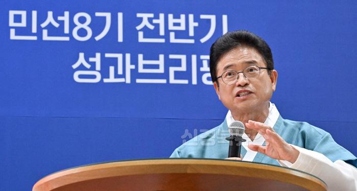 [크기변환]민선8기_전반기_도정성과_브리핑.jpg