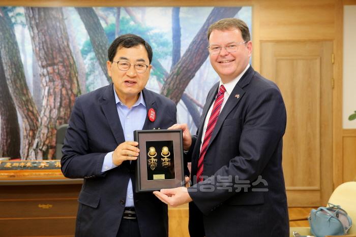 [크기변환]2_주부산미국영사관 영사 경주 방문.JPG