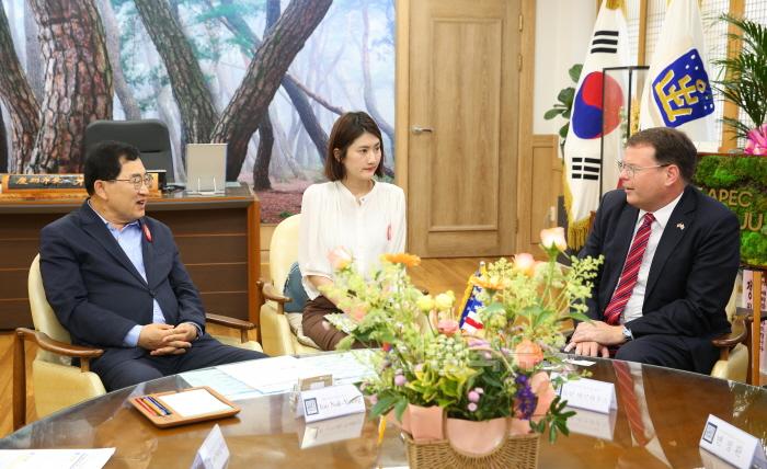 [크기변환]1_주부산미국영사관 영사 경주 방문.JPG