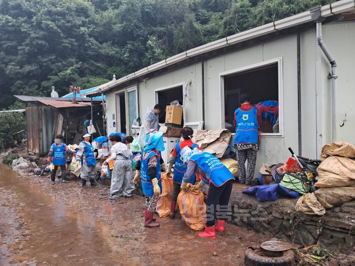 [크기변환]1-5 사진(영양군， 폭우피해 가구 복구 지원!!).jpg