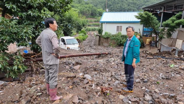 [크기변환]1-4 사진(영양군， 폭우피해 가구 복구 지원!!).jpg