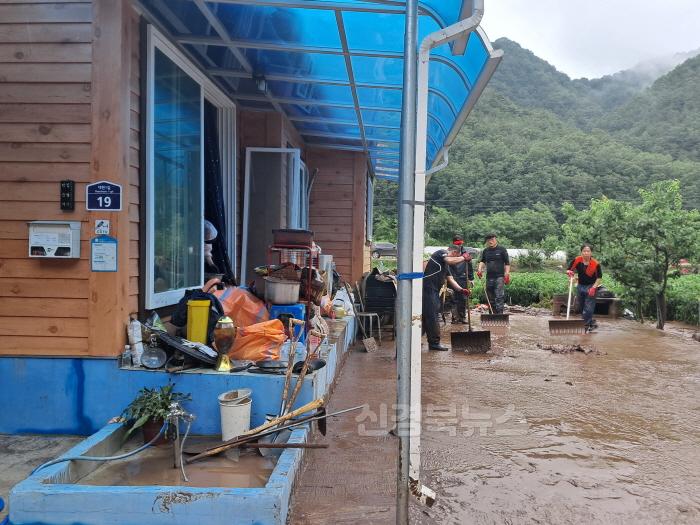 [크기변환]1-6 사진(영양군， 폭우피해 가구 복구 지원!!).jpg