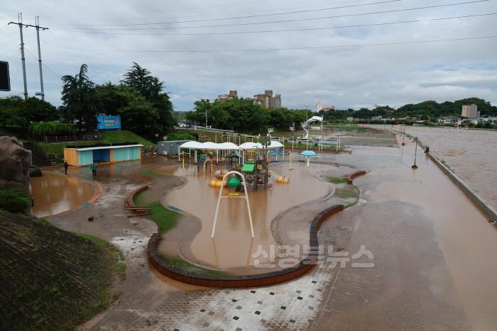 [크기변환]2024 07 10 수해피해 현장점검(안전재난과)804 (2).JPG