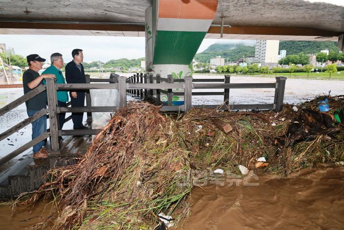 [크기변환]2024 07 10 수해피해 현장점검(안전재난과)901 (2).JPG