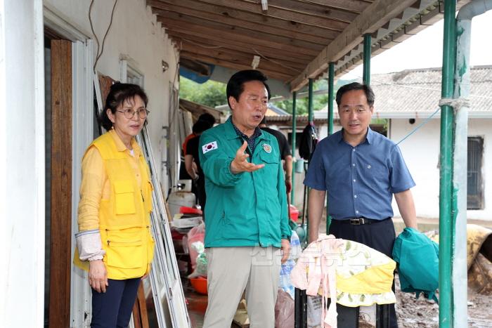 [크기변환]0711 안동시  집중호우 피해복구에 구슬땀 (1).JPG