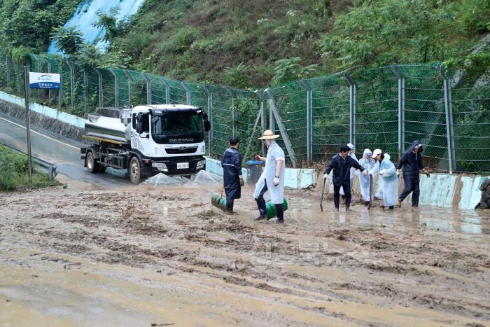 [크기변환]0712 안동시  신속한 호우피해 복구에 총력 (4).JPG