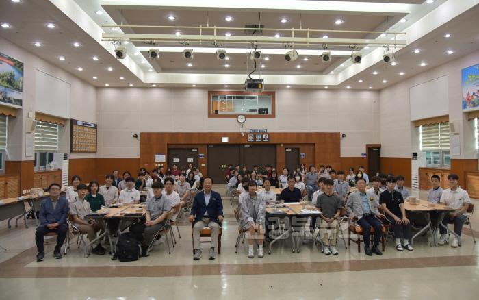 [크기변환]1. (사)봉화군교육발전위원회, 2024년 장학증서 수여식 개최 (1).JPG
