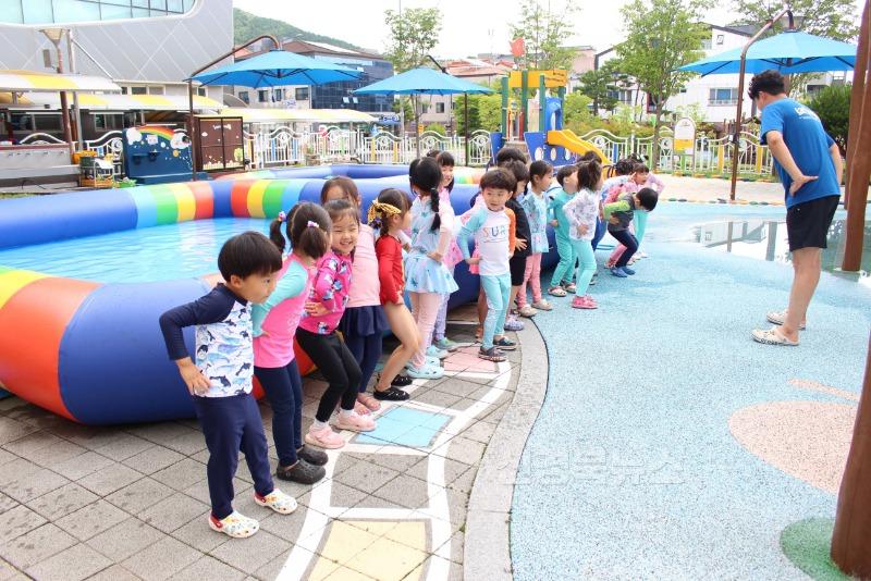 [꿈빛유] 첨벙첨벙 신나는 물놀이1.jpg