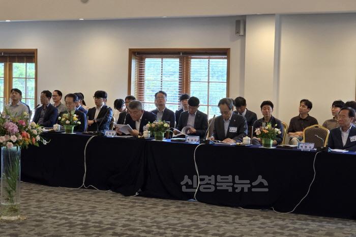 [크기변환]영주-2-3 _중부권 동서횡단철도 건설사업_ 제9회 시장.군수 협력체 회의 현장 모습.jpg
