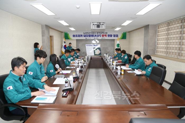 [크기변환](상주시 축산과)최정록 농림축산식품부 장관 상주시 아프리카돼지열병 방역 현황 점검 (1).JPG