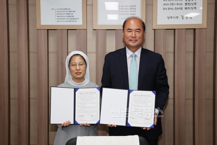 [크기변환](상주시 총무과)경북형 마이스터교 상주시-상지미래 경영고등학교 업무협약 체결 (1).JPG