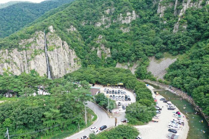 [크기변환]240719보도자료(청송군, 시원한 여름 휴가지 추천[느낌과 쉼이 있는 산소카페 청송군으로 오세요-얼음골]).jpg