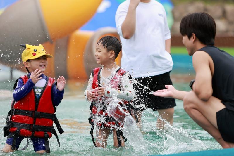 한천 어린이물놀이장 개장전 시험가동(체육사업소)26 (2).JPG