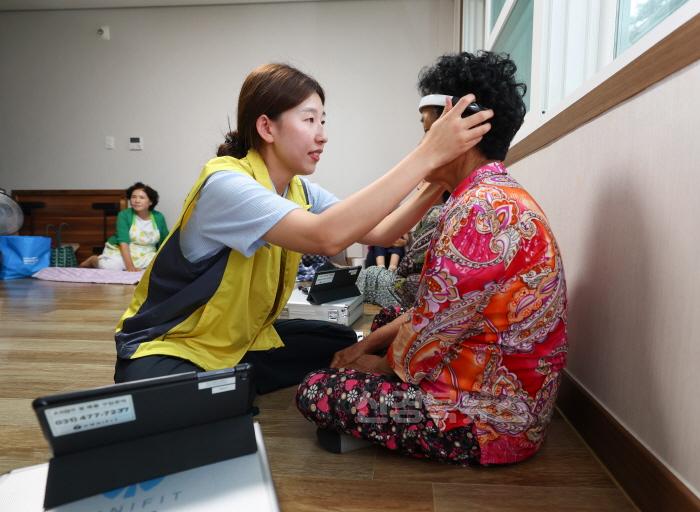 [크기변환]5._호우_피해_대비_주민대피(18일_문경시_산북면)3.jpg