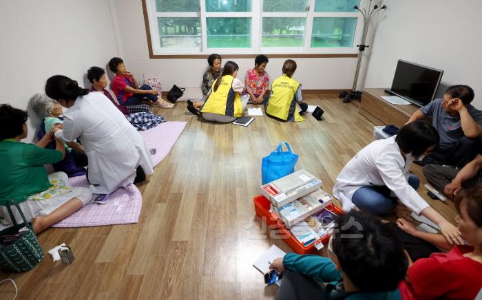 [크기변환]5.__호우_피해_대비_주민대피(18일_문경시_산북면)1.jpg