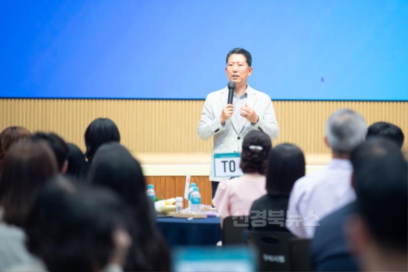 [총무과]가족과 함께하는 공직 첫걸음…신규 공무원 임용식 ‘눈길’5.jpg
