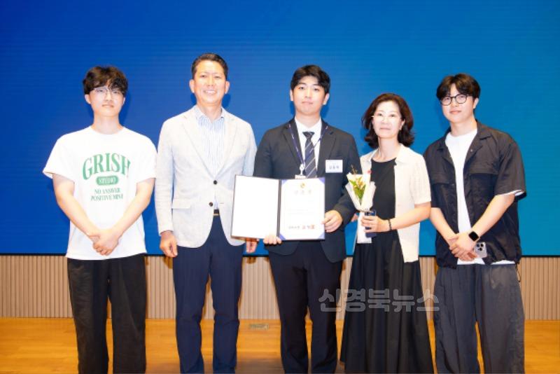 [총무과]가족과 함께하는 공직 첫걸음…신규 공무원 임용식 ‘눈길’2.jpg
