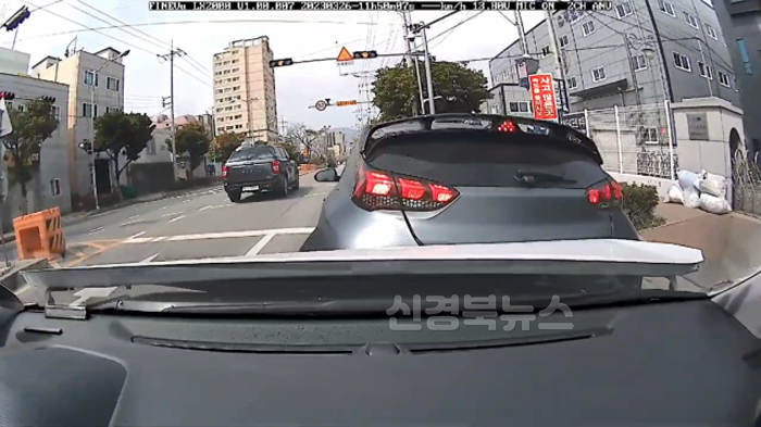 [크기변환](경북청2)급제동 피의차량을 추돌하는 피해차량.png