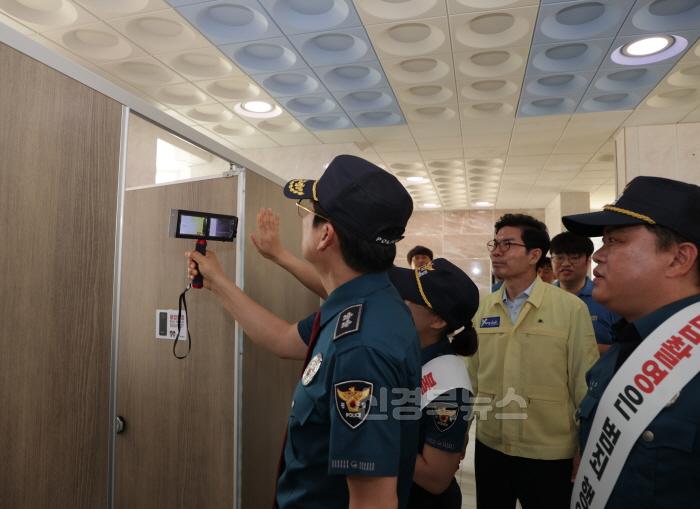 [크기변환](경북청1)영덕 고래불해수욕장 불법카메라 점검.jpg