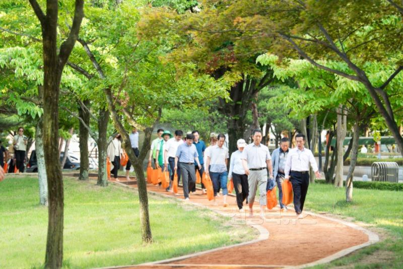 형곡공원 맨발길1.jpg