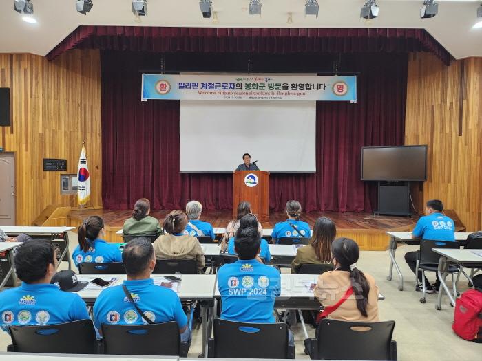 [크기변환]1. 봉화군, 필리핀 계절근로자 첫 입국 (2).jpg