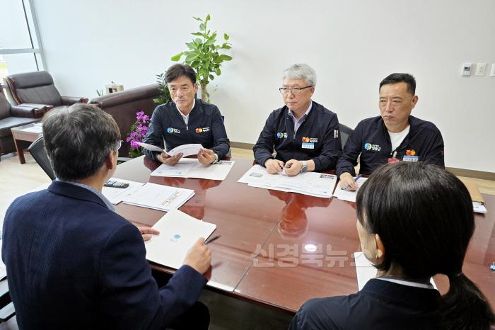 [크기변환]240730보도자료(윤경희 청송군수, 25년도 국비 확보를 위한 국회방문) (2).jpg