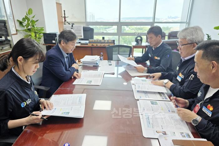 [크기변환]240730보도자료(윤경희 청송군수, 25년도 국비 확보를 위한 국회방문) (3).jpg
