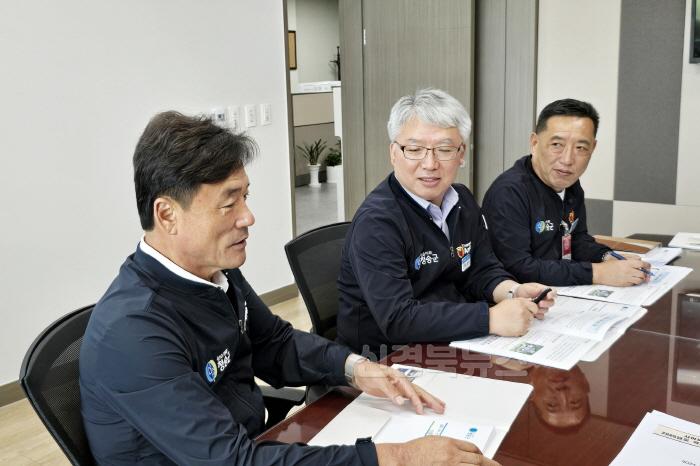 [크기변환]240730보도자료(윤경희 청송군수, 25년도 국비 확보를 위한 국회방문) (5).jpg