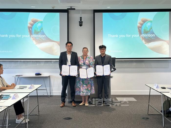 [크기변환]240731 포항시, 영국에서 혁신 과학 산업 알린다! EKC 2024 홍보관 운영4.JPG