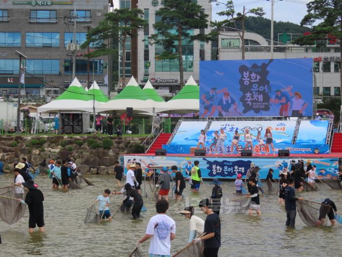 [크기변환]봉화은어축제 반두잡이.JPG