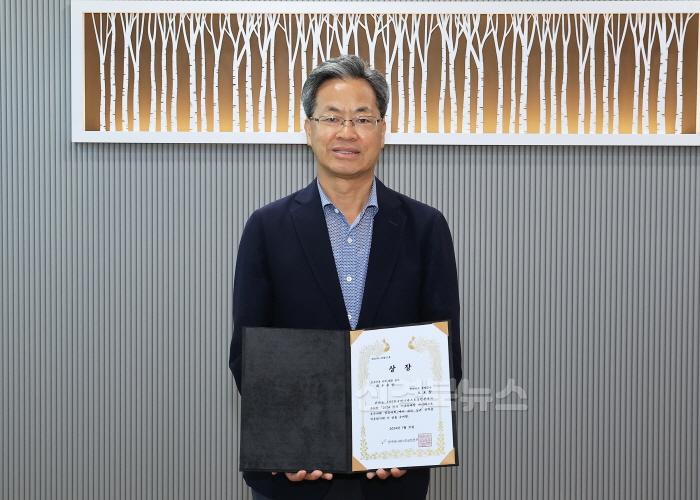 [크기변환]1-2 사진(2024 매니페스토 경진대회 최우수상 ).jpg