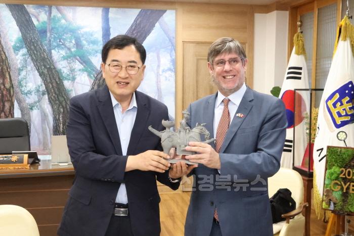 [크기변환]2-2. 주한 페루대사 방문_02.jpg