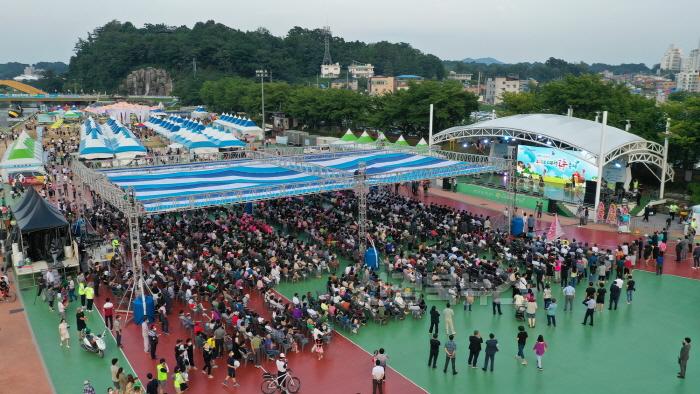[크기변환](예천군)‘2024 예천곤충축제’ 15일부터 관람객 맞이_2022년도 개막식2.JPG