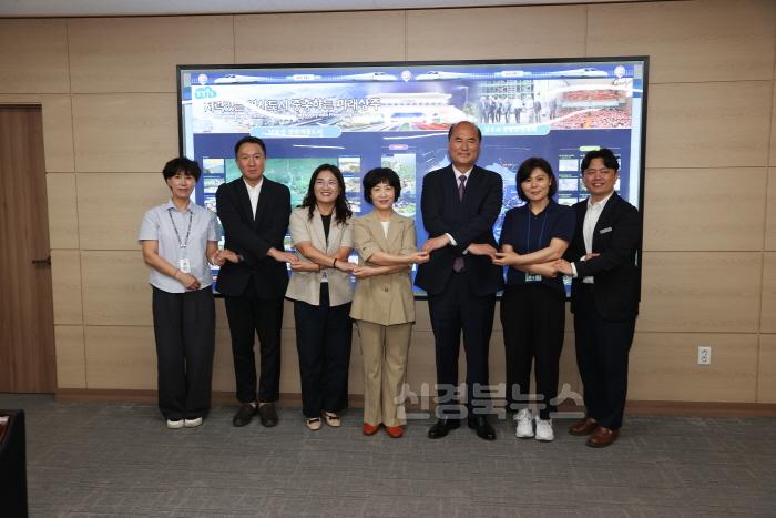 [크기변환](상주시 아이여성행복과)상주시-김포시 청소년재단 업무협약(MOU)체결식 (1).JPG