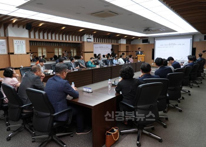[크기변환]10 [사진] 영천시  대구 군부대 유치 군 전문가 초청 시민특강  민간유치추진위원회 현안회의 개최 (4).jpg