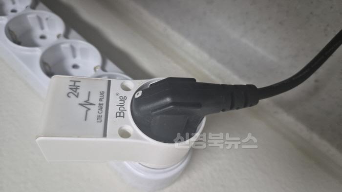 [크기변환][복지정책과]스마트플러그 설치 사진.jpg